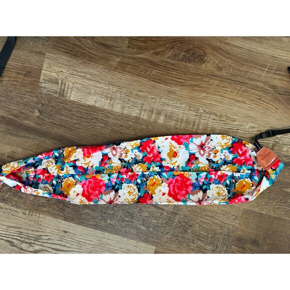 Floral Pattern Camera Strap - Picture 5 of 7